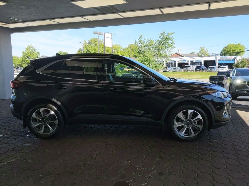 Certified 2023 Ford Escape Platinum w/ Premium Technology Package AWD/4WD image 5