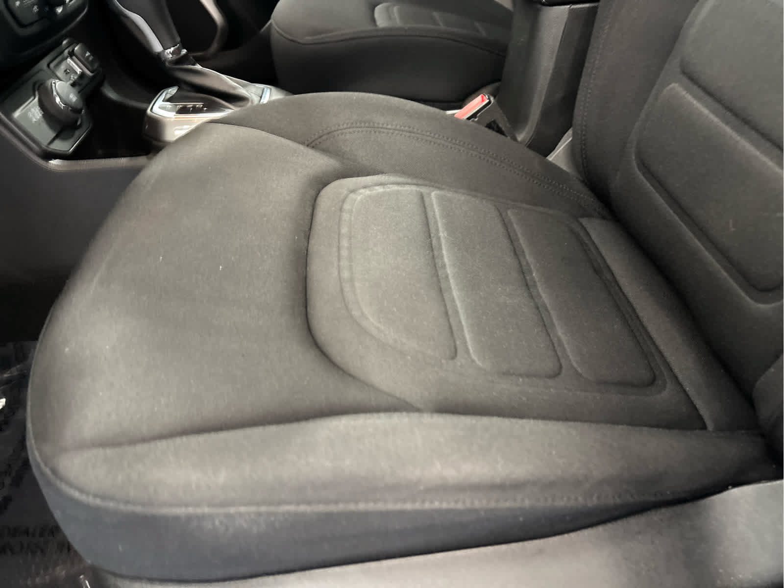 Used 2022 Jeep Renegade Latitude w/ Convenience Group AWD/4WD image 28