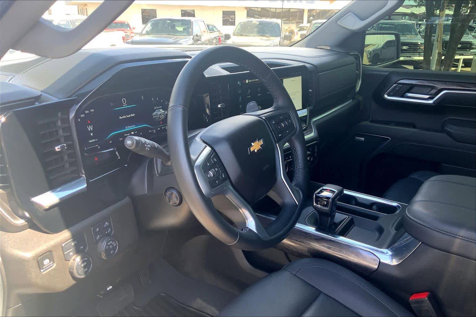 Used 2025 Chevrolet Silverado 1500 LTZ AWD/4WD image 18