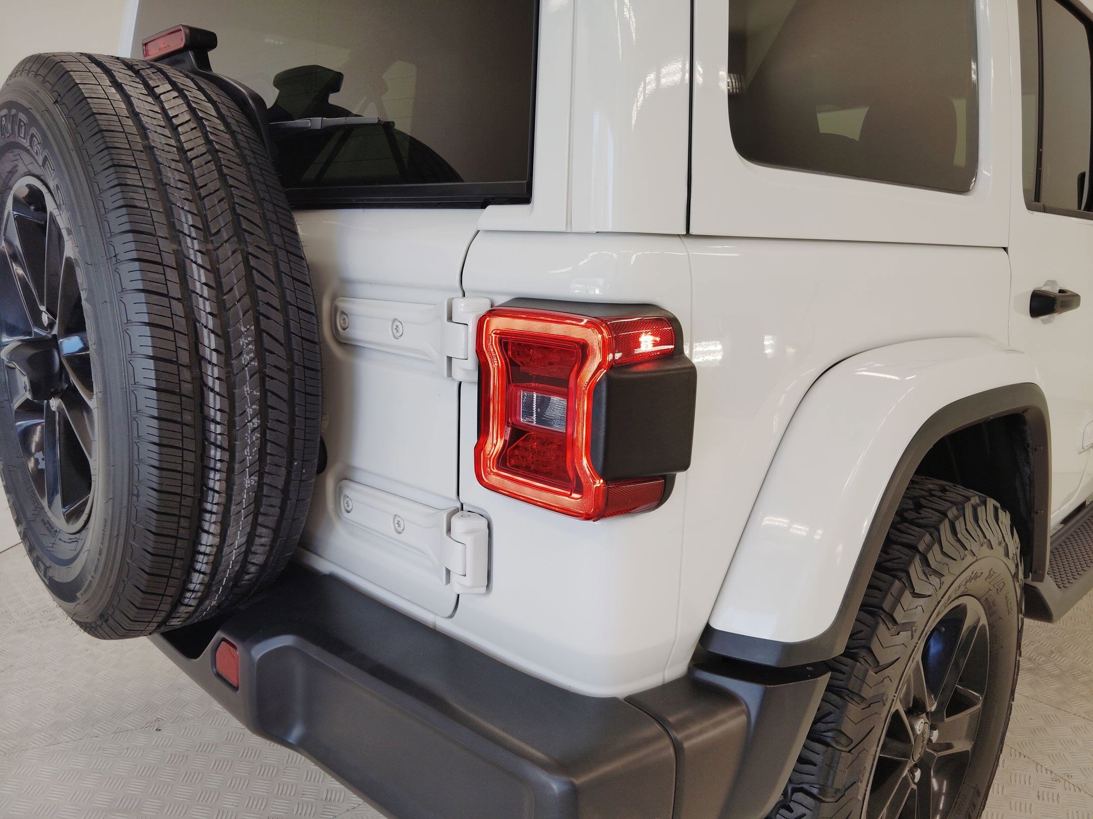Used 2019 Jeep Wrangler Unlimited Sahara image 13