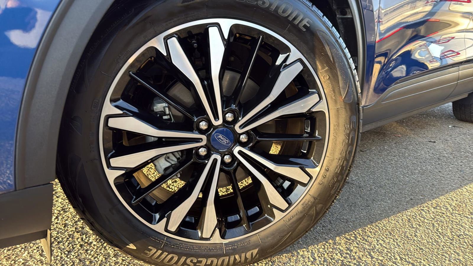 Certified 2022 Ford Escape SE w/ SE Sport Appearance Package image 9