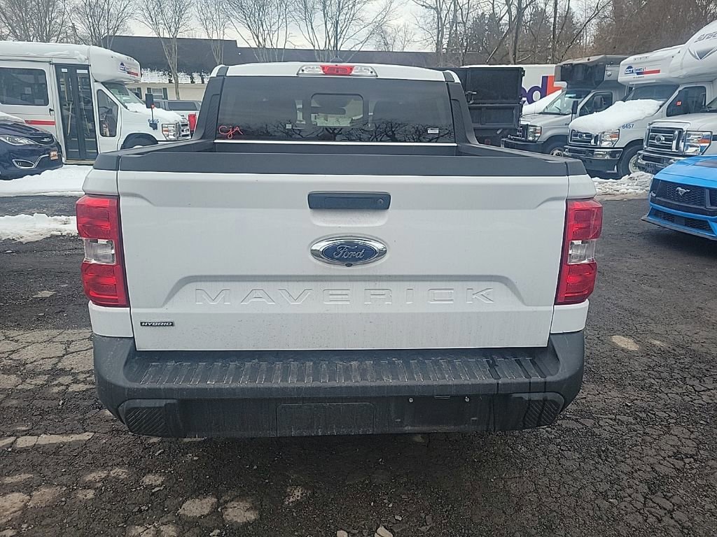 Certified 2022 Ford Maverick XLT image 3
