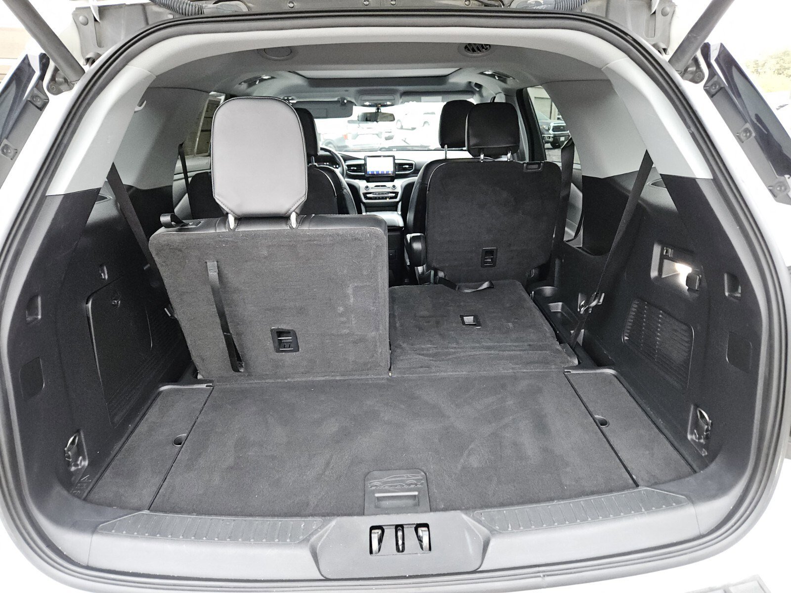 Certified 2022 Ford Explorer XLT w/ Equipment Group 202A image 31