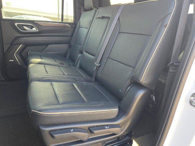 Used 2024 Chevrolet Suburban Premier AWD/4WD image 17
