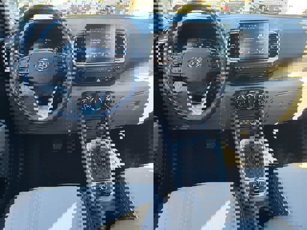 Used 2023 Hyundai Venue SEL image 19