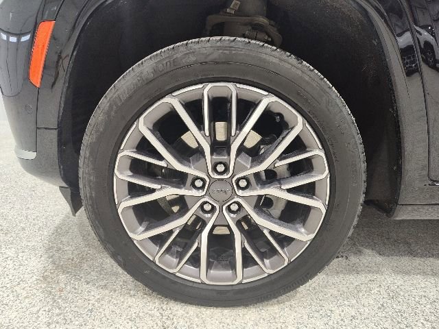 Used 2023 Jeep Grand Cherokee L Summit AWD/4WD image 8