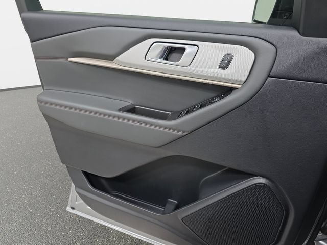 Certified 2025 Ford Explorer Active AWD/4WD image 27