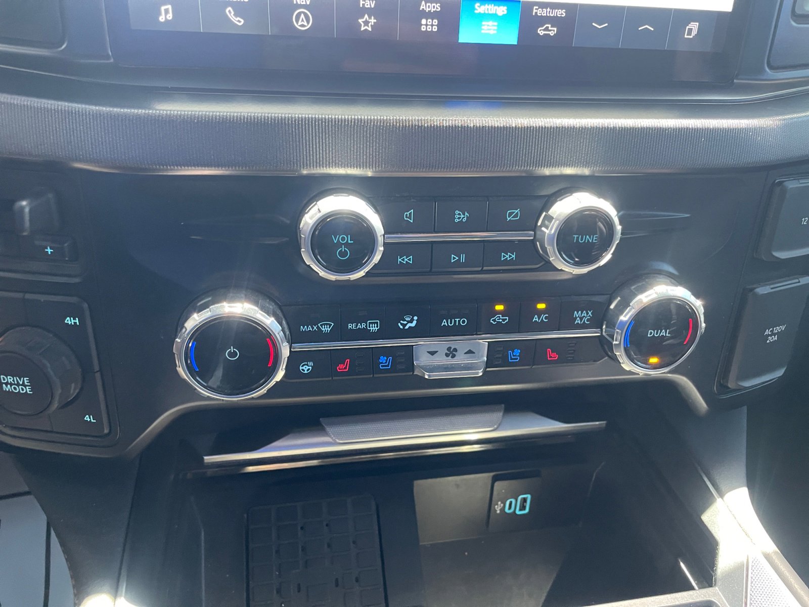 Certified 2024 Ford F450 Platinum w/ FX4 Off-Road Package AWD/4WD image 24