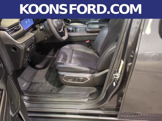 Used 2022 Jeep Wagoneer Series III w/ Rear Seat Video Group 1 AWD/4WD image 9