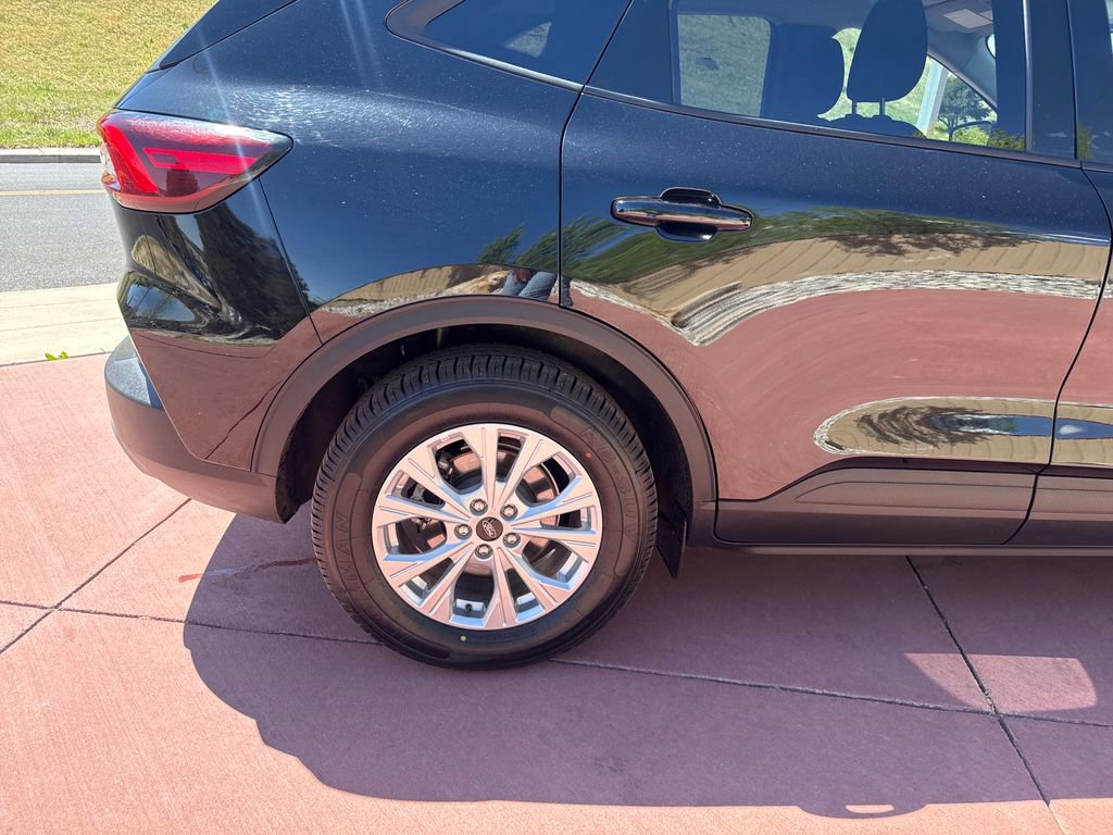 Certified 2025 Ford Escape Active AWD/4WD image 30