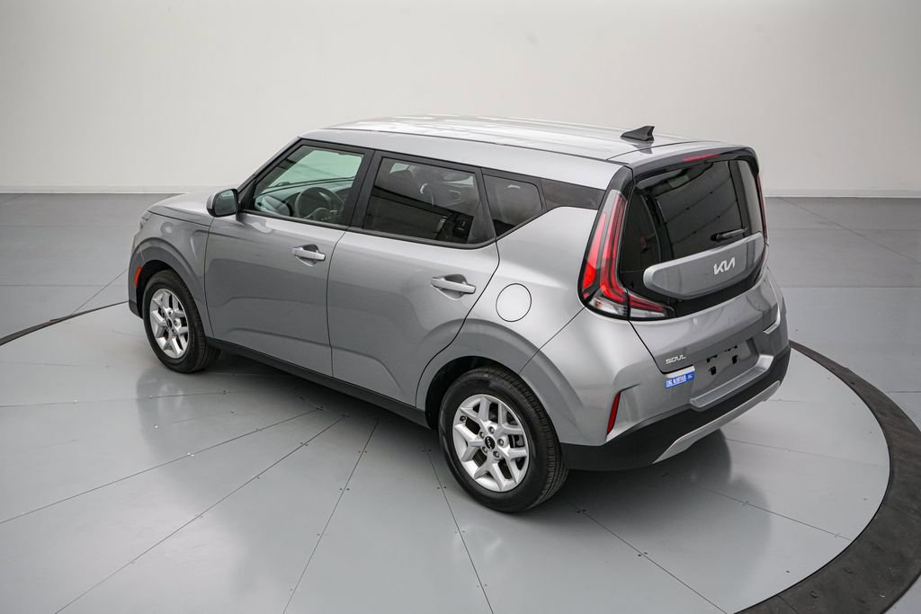 Used 2025 Kia Soul LX FWD image 7