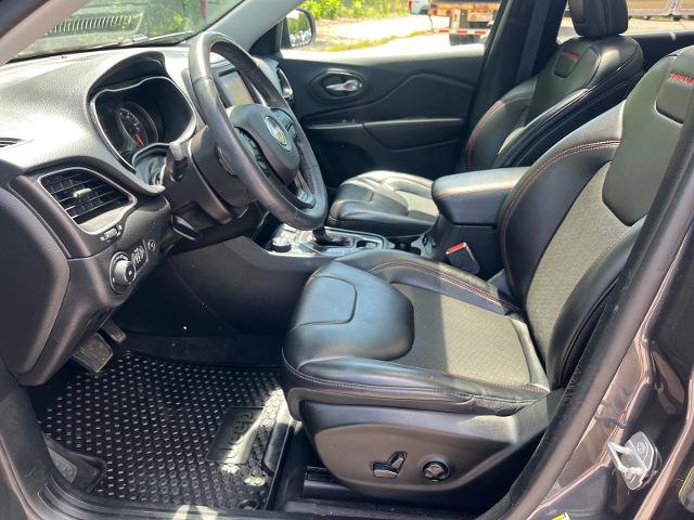 Used 2019 Jeep Cherokee Trailhawk w/ Comfort/Convenience Group AWD/4WD image 18