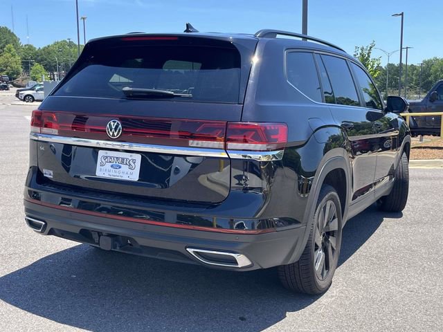 Used 2024 Volkswagen Atlas SE w/ Black Wheel Package FWD image 3