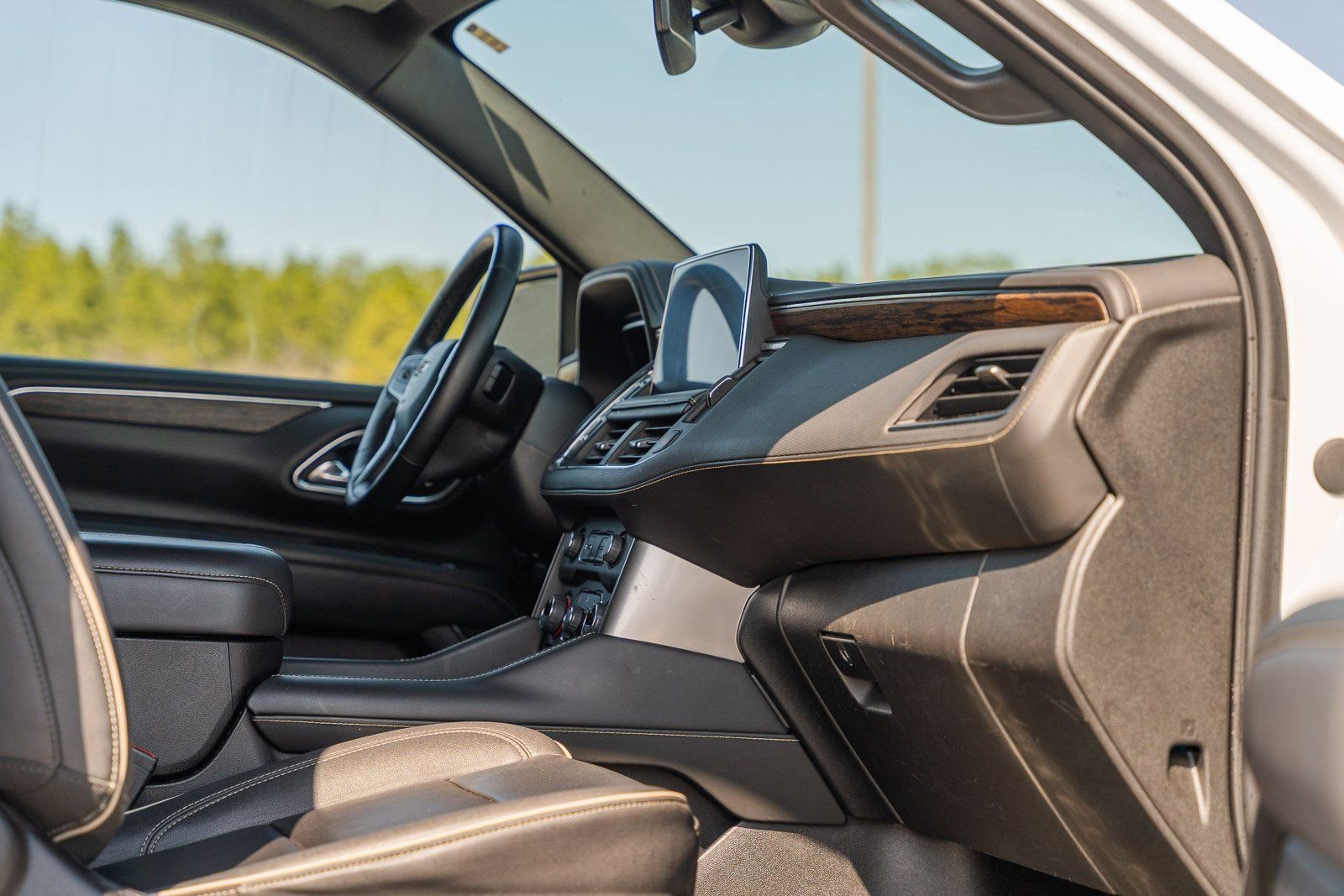 Used 2023 Chevrolet Suburban Premier image 14