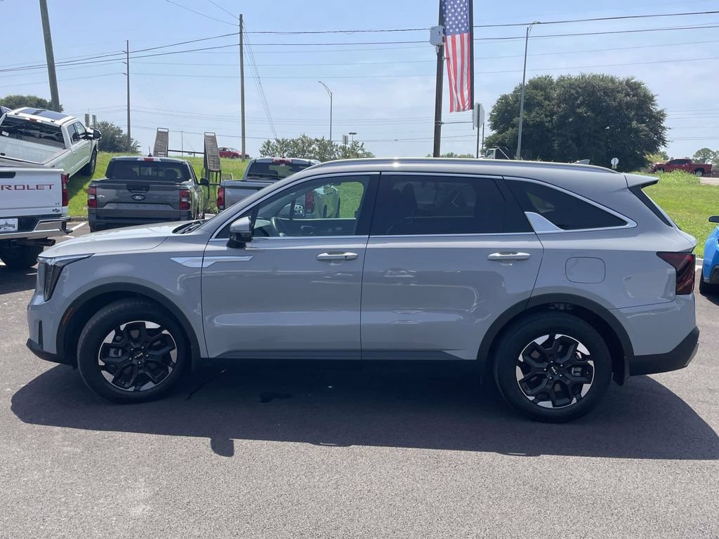 Used 2025 Kia Sorento S w/ Panoramic Sunroof Package FWD image 6