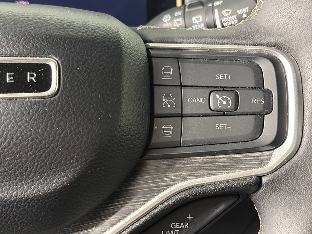 Used 2024 Jeep Wagoneer L Series II w/ Flexible Seating Group AWD/4WD image 18