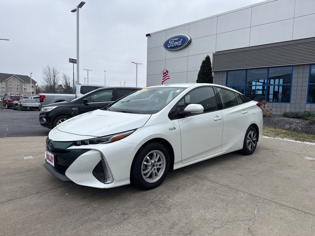 Used 2018 Toyota Prius Prime Premium image 3