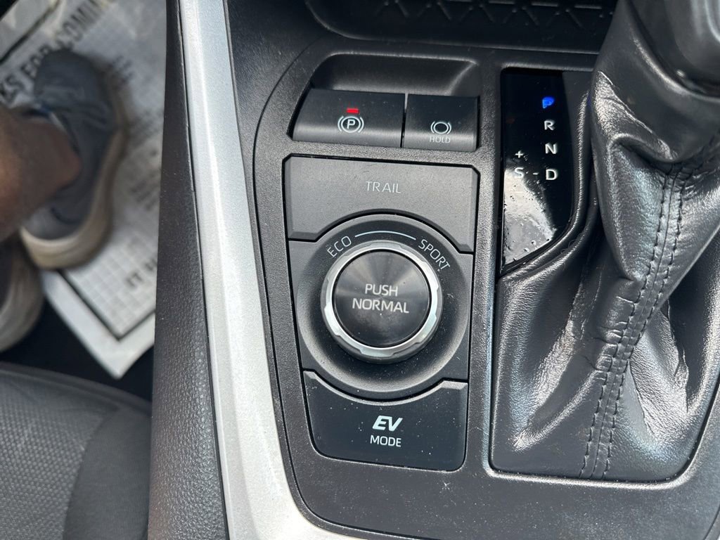 Used 2024 Toyota RAV4 XLE AWD/4WD image 26