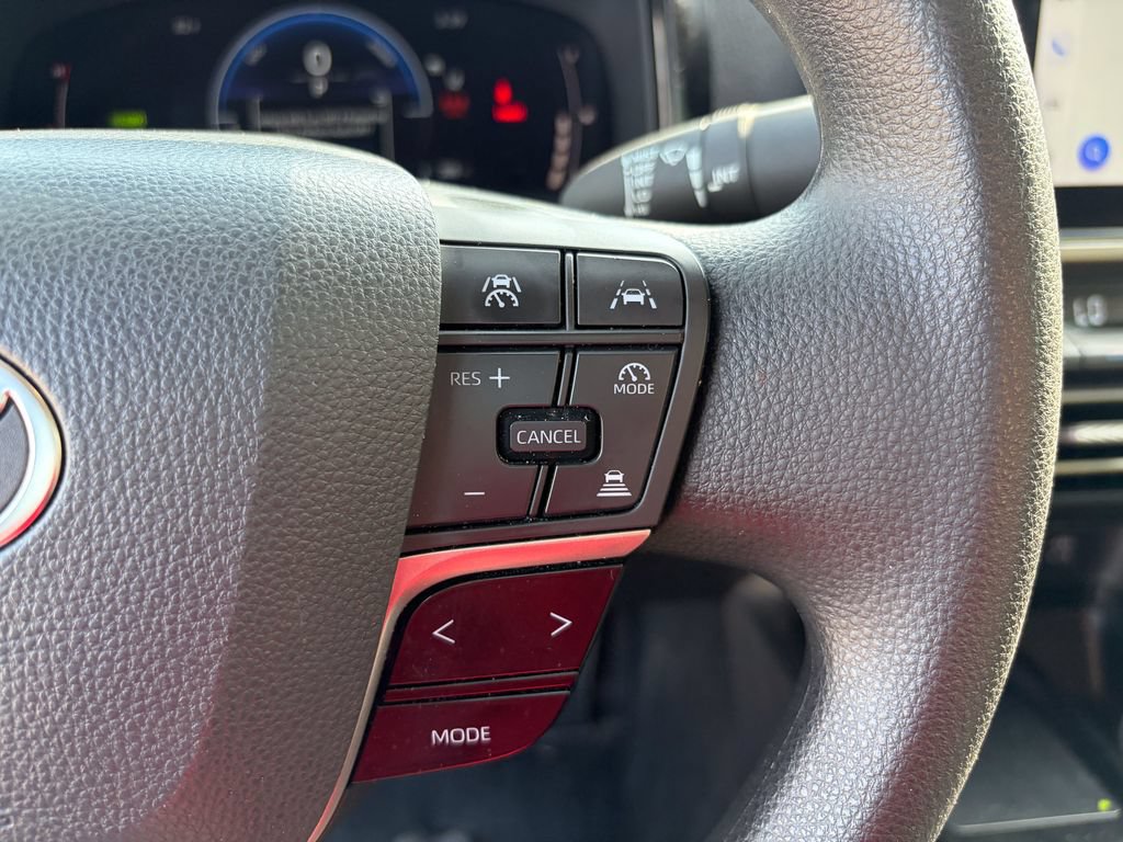 Used 2025 Toyota Camry LE FWD image 25