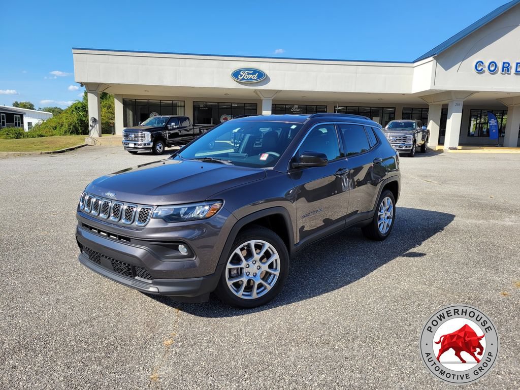 Used 2023 Jeep Compass Latitude AWD/4WD image 2