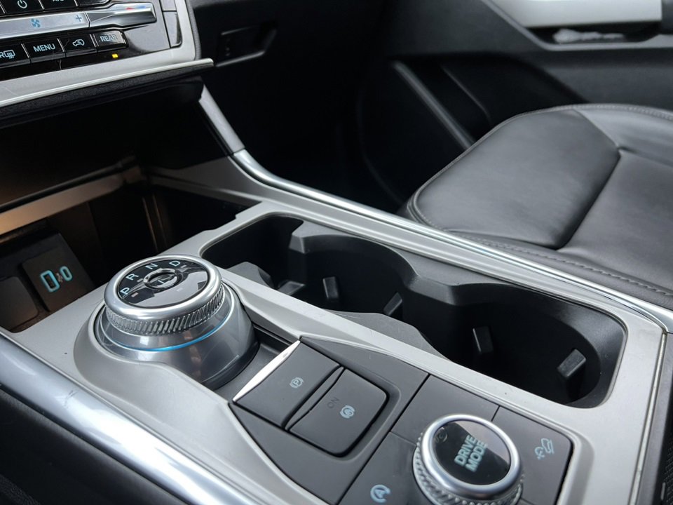 Certified 2022 Ford Explorer XLT w/ Equipment Group 202A image 29