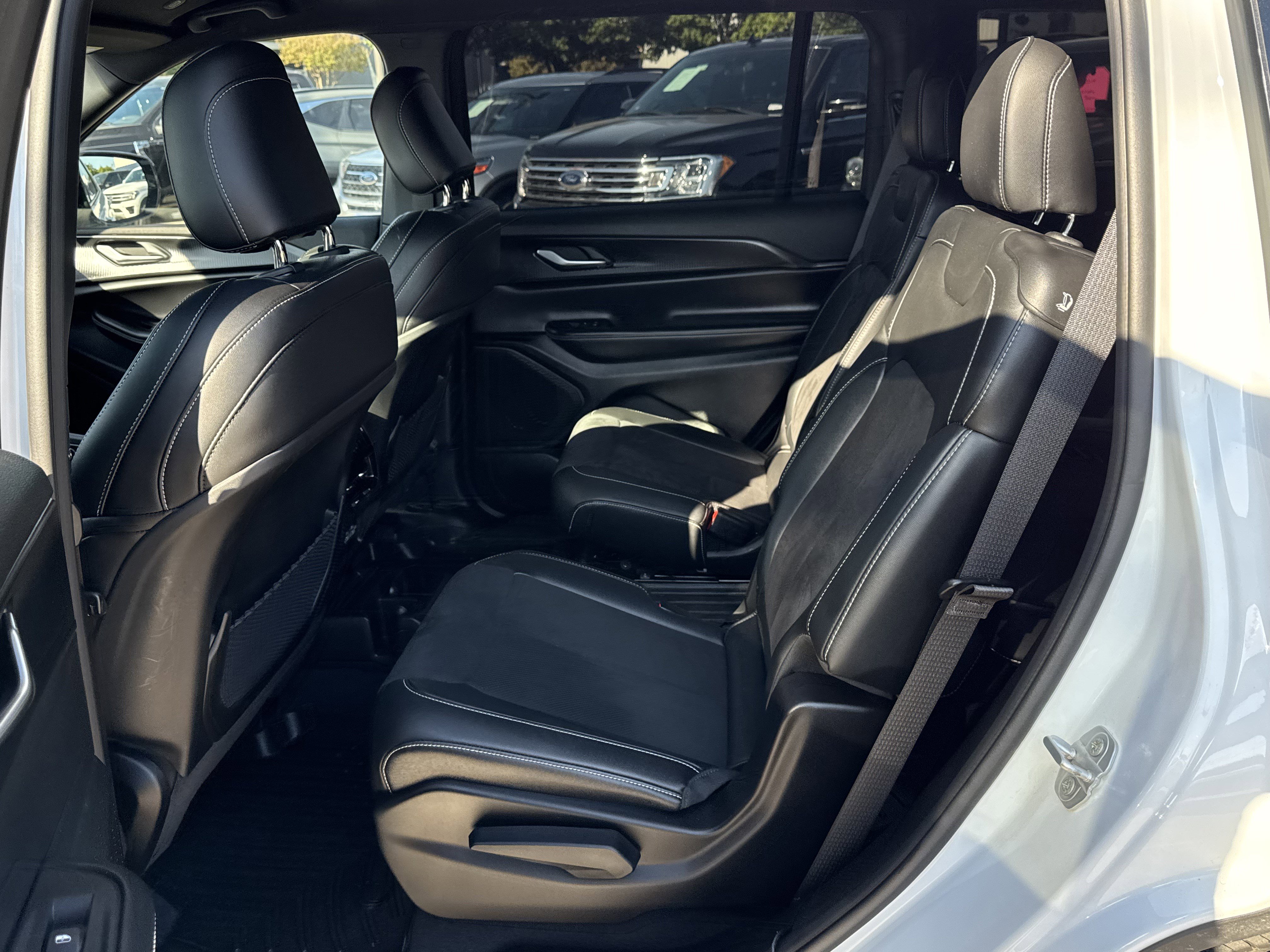 Used 2024 Jeep Grand Cherokee L Altitude image 13