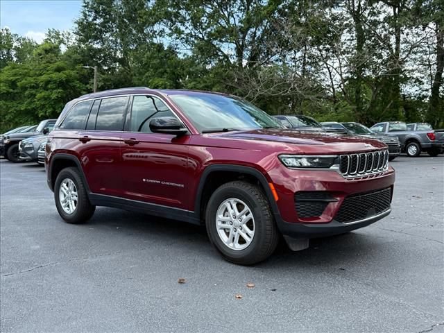 Used 2023 Jeep Grand Cherokee Laredo RWD image 2