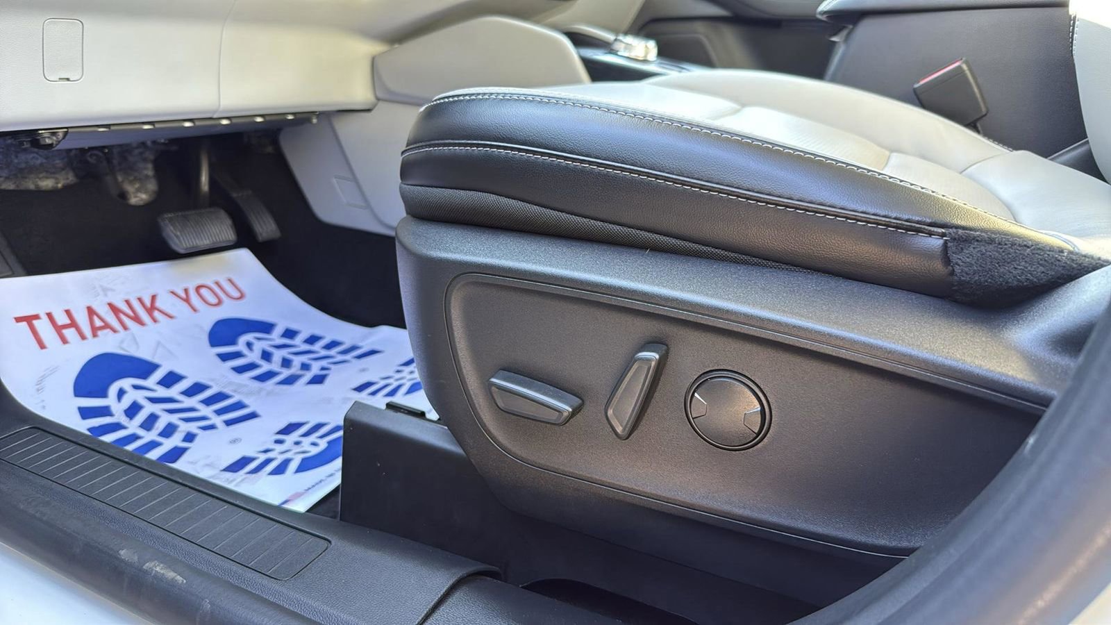 Certified 2025 Ford Escape Platinum w/ Class II Trailer Tow Package image 11