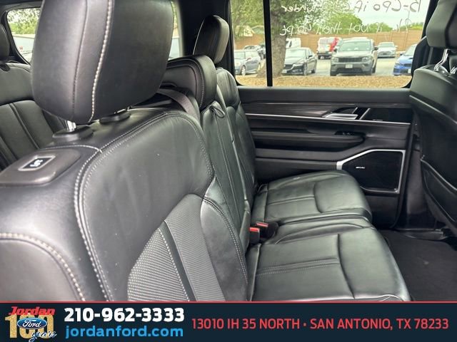 Used 2022 Jeep Wagoneer Series III AWD/4WD image 9