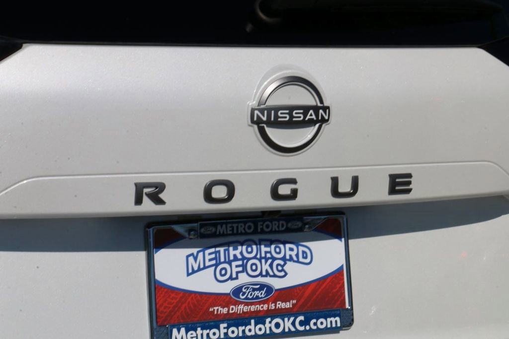 Used 2026 Nissan Rogue SV FWD image 8