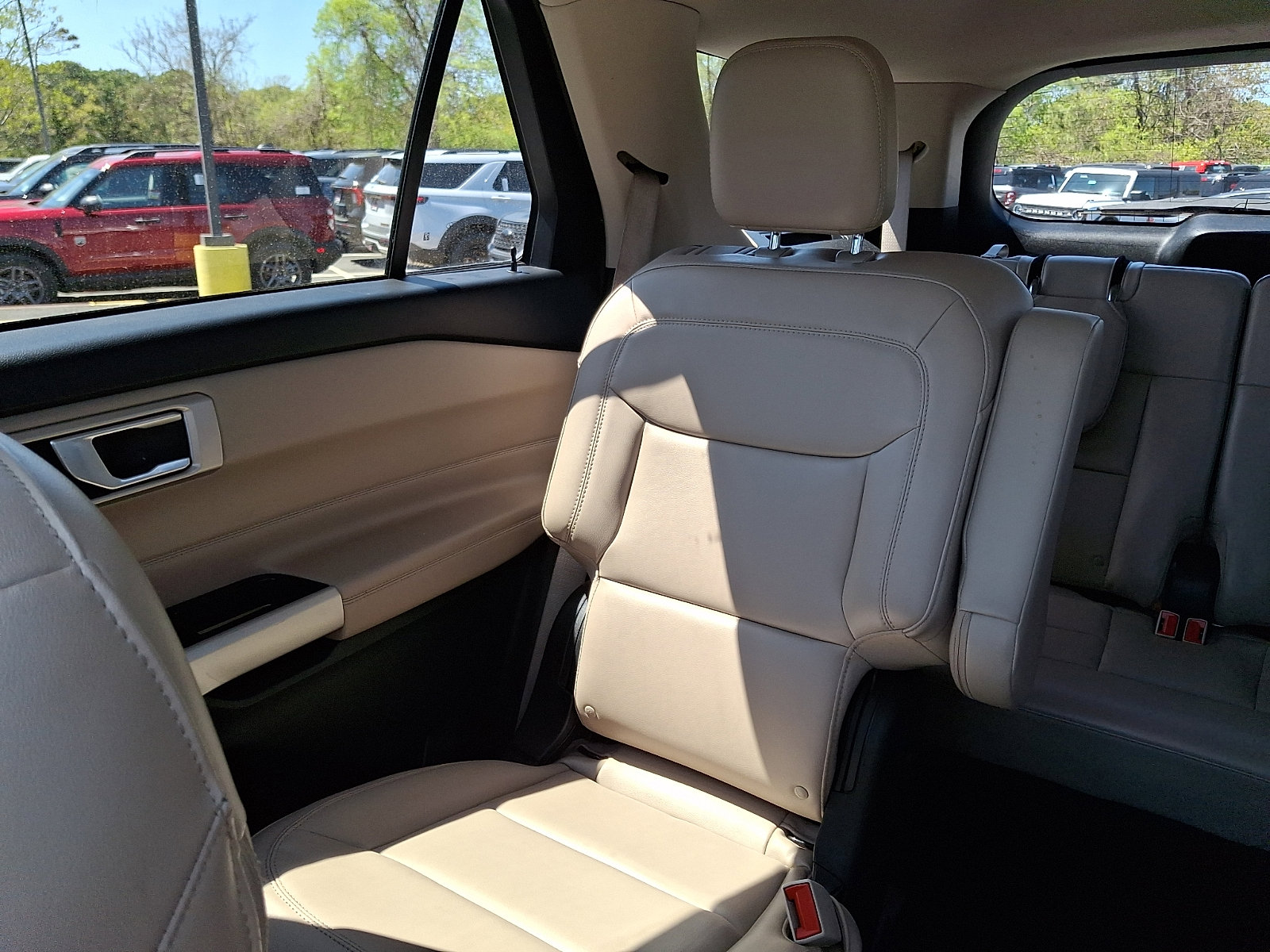 Certified 2023 Ford Explorer XLT w/ Equipment Group 202A AWD/4WD image 18