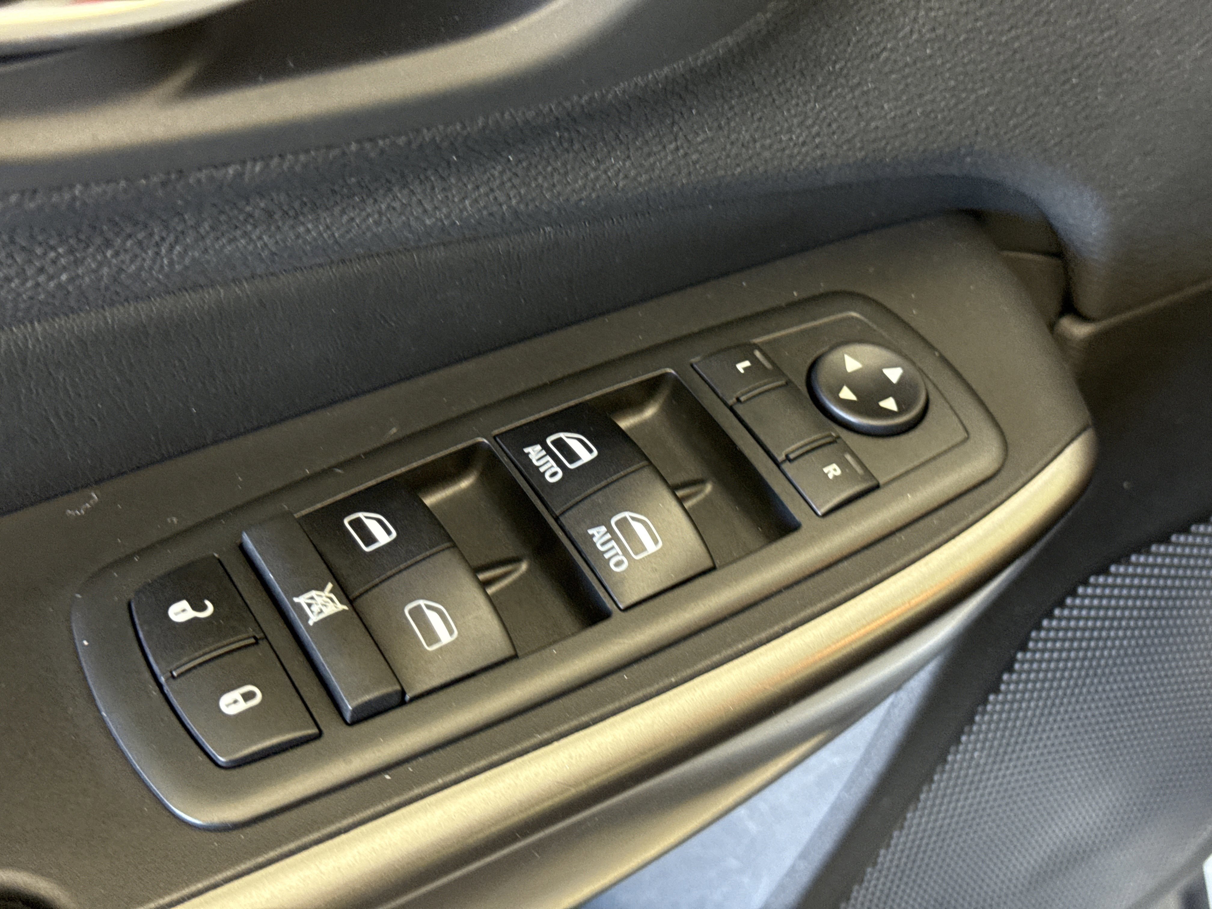 Used 2019 Jeep Cherokee Latitude Plus w/ Comfort/Convenience Group image 15