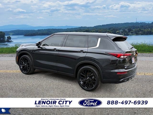 Used 2023 Mitsubishi Outlander SE Black Edition image 5