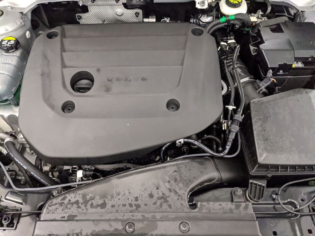 Used 2024 Volvo XC40 B5 Core image 20