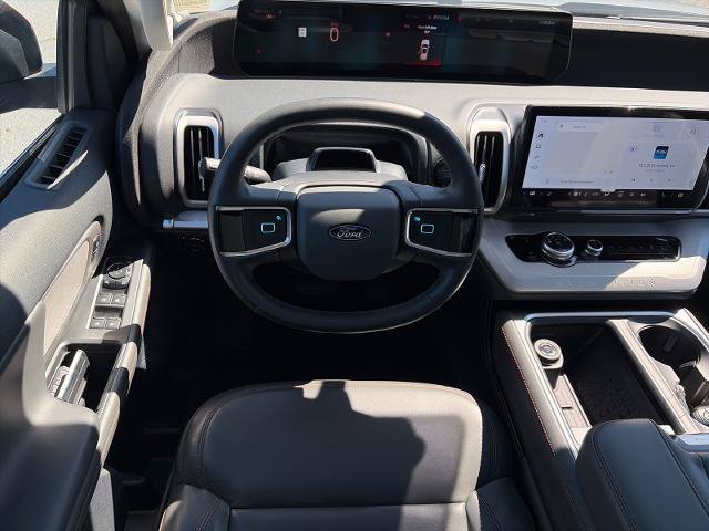 Certified 2025 Ford Expedition Active AWD/4WD image 6