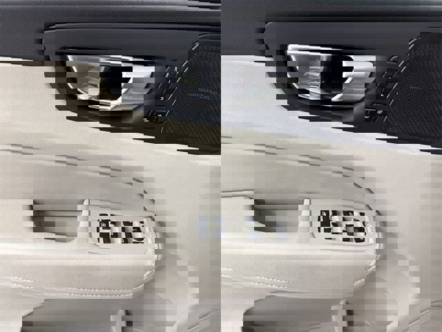 Used 2024 Volvo XC60 B5 Plus image 5