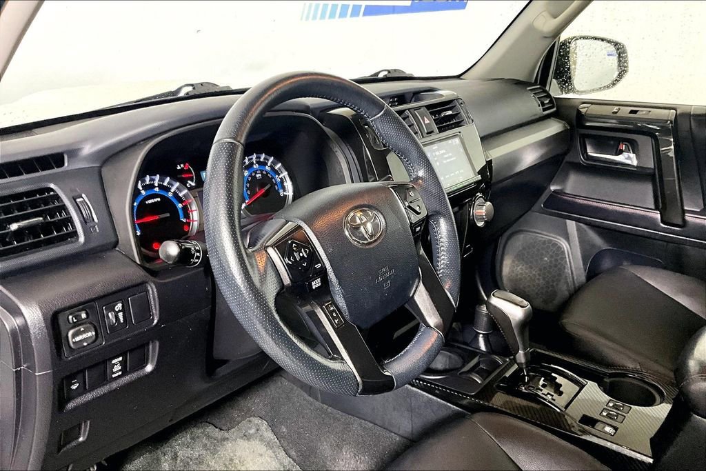 Used 2018 Toyota 4Runner TRD Off-Road Premium AWD/4WD image 10