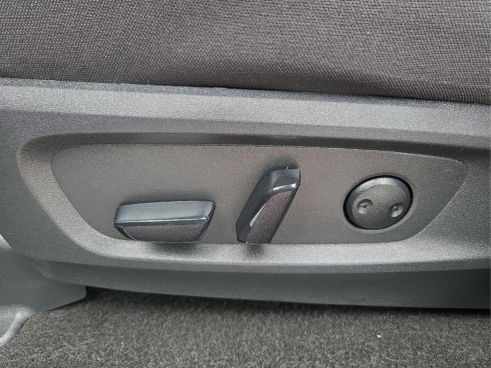 Used 2025 Nissan Pathfinder SV image 16