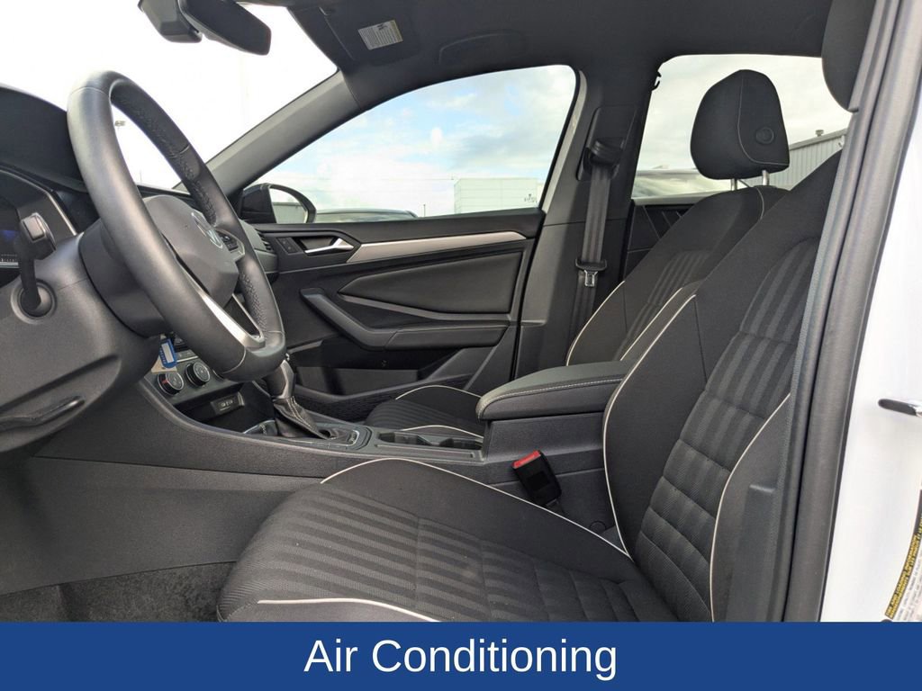 Used 2024 Volkswagen Jetta Sport image 13
