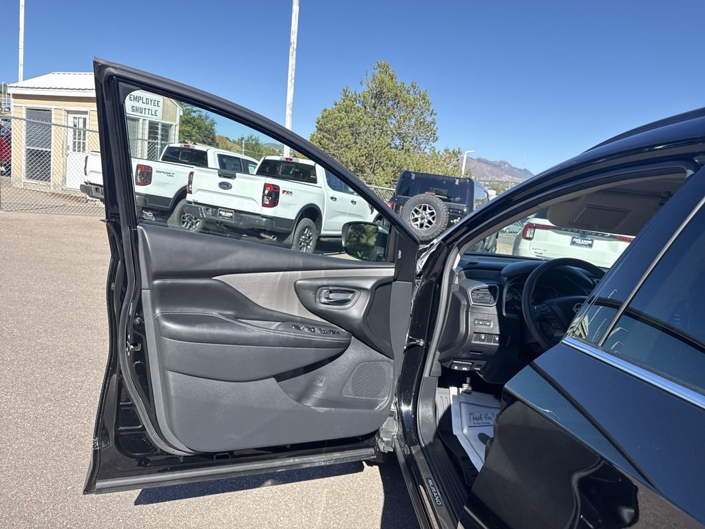 Used 2023 Nissan Murano SV w/ SV Midnight Edition Package image 10