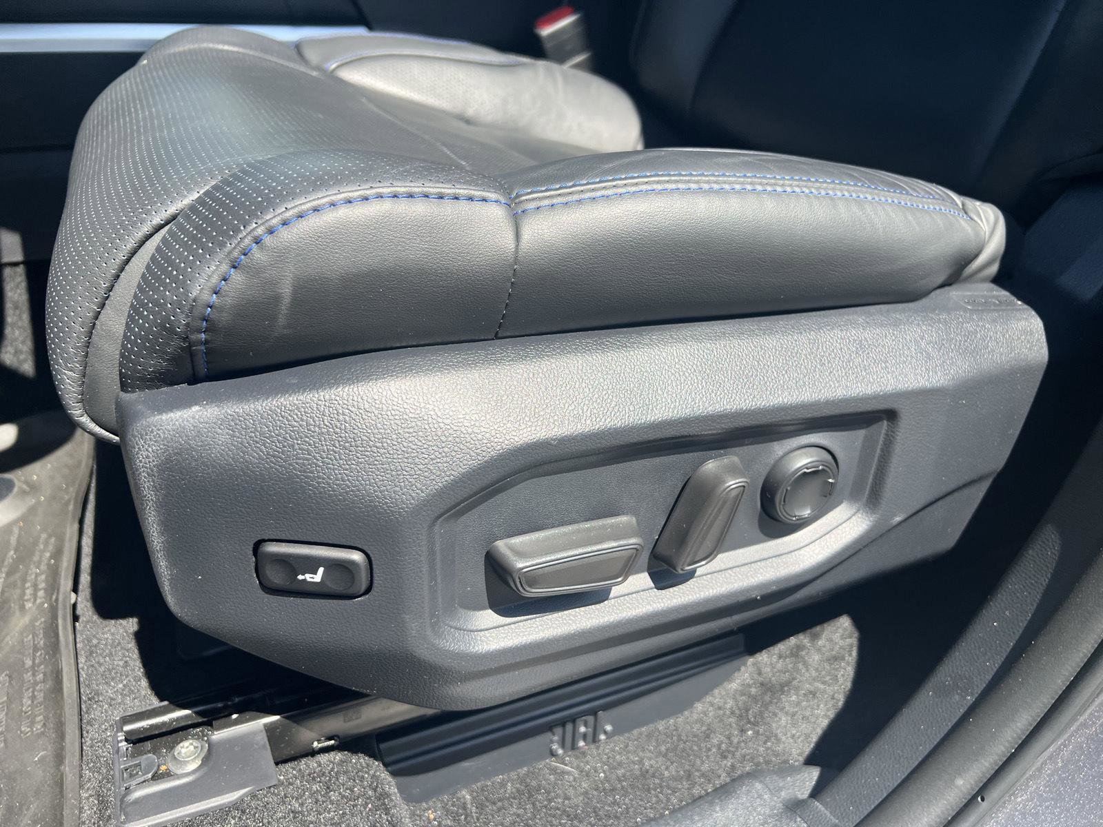 Used 2025 Toyota Tundra Platinum AWD/4WD image 17