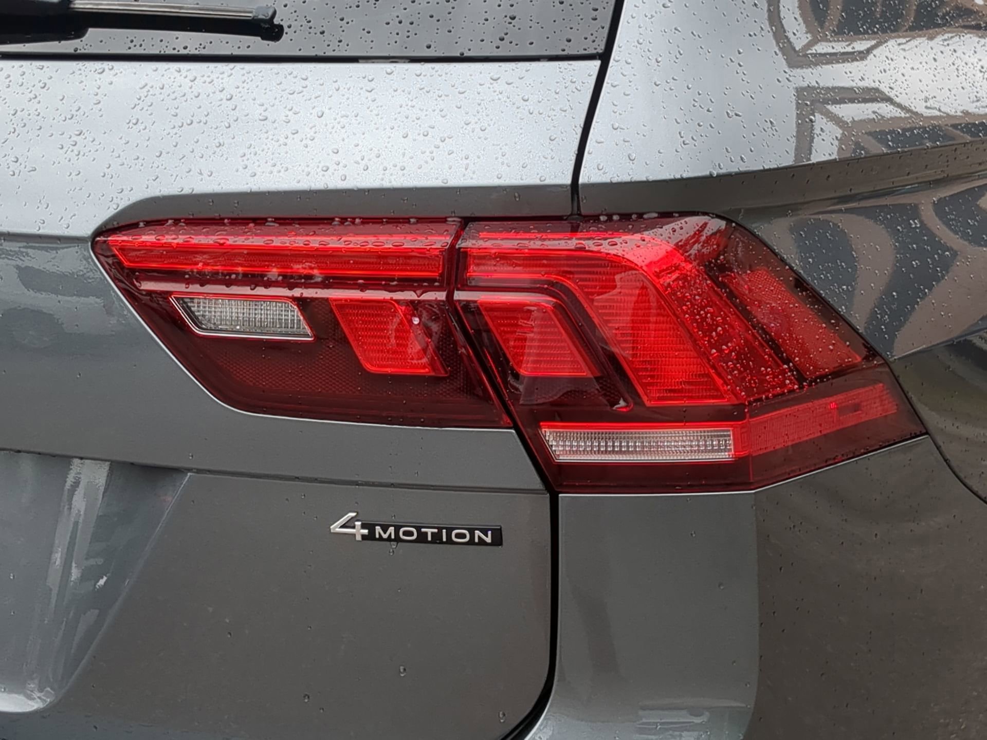 Used 2022 Volkswagen Tiguan SE R-Line image 59