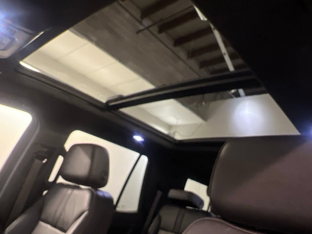 Used 2022 Chevrolet Tahoe RST w/ Luxury Package AWD/4WD image 31