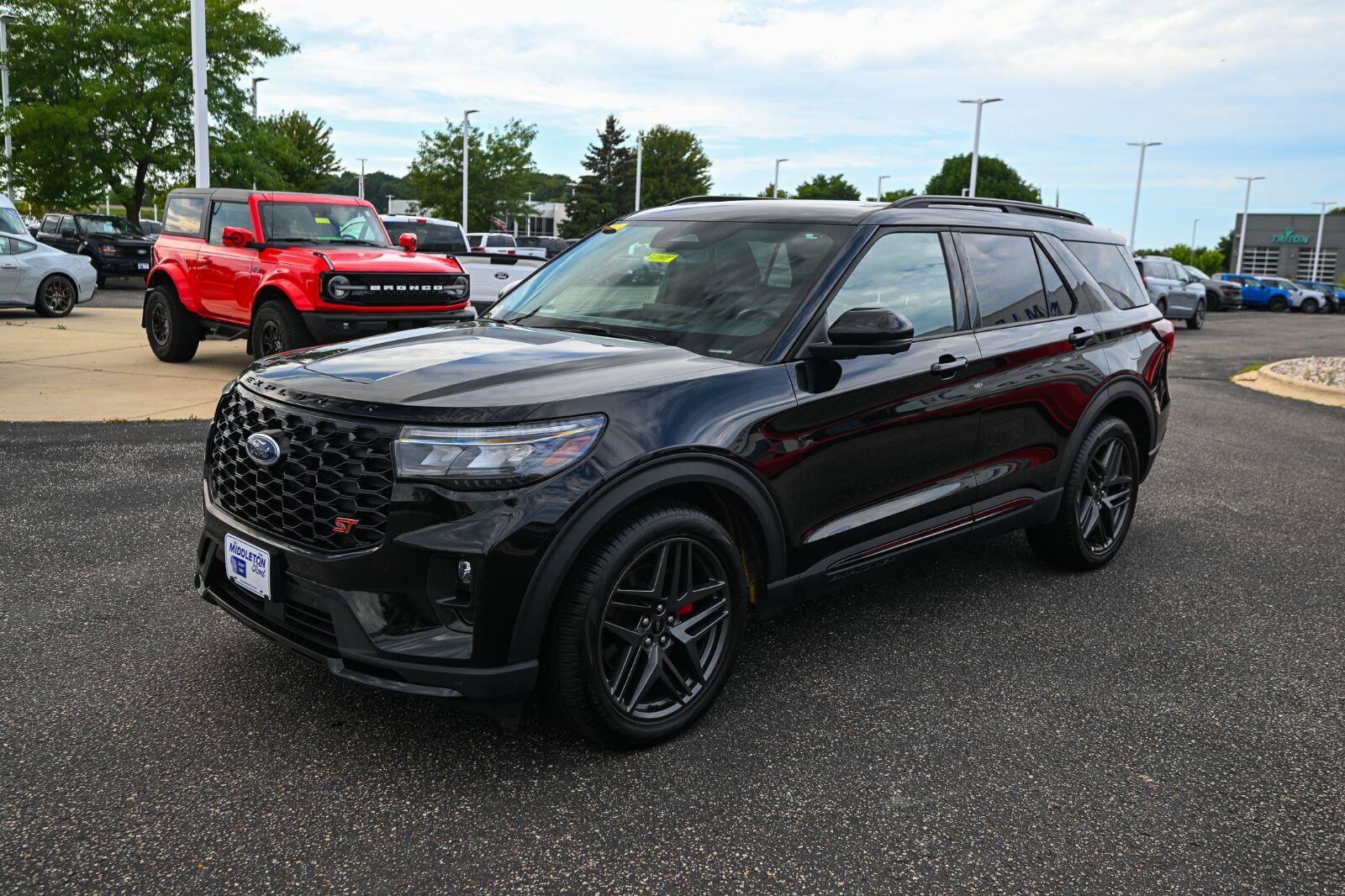 Certified 2025 Ford Explorer ST AWD/4WD image 9