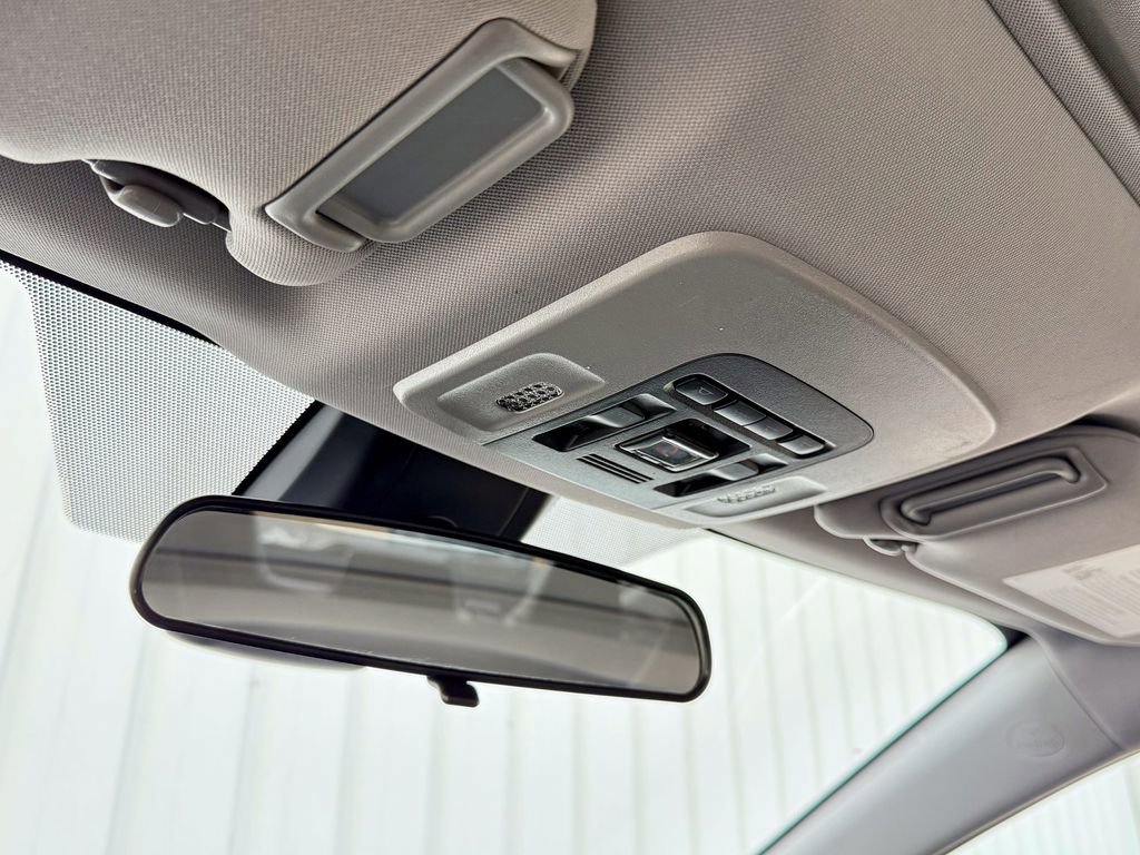 Used 2021 Toyota Camry SE w/ Cold Weather Package image 29