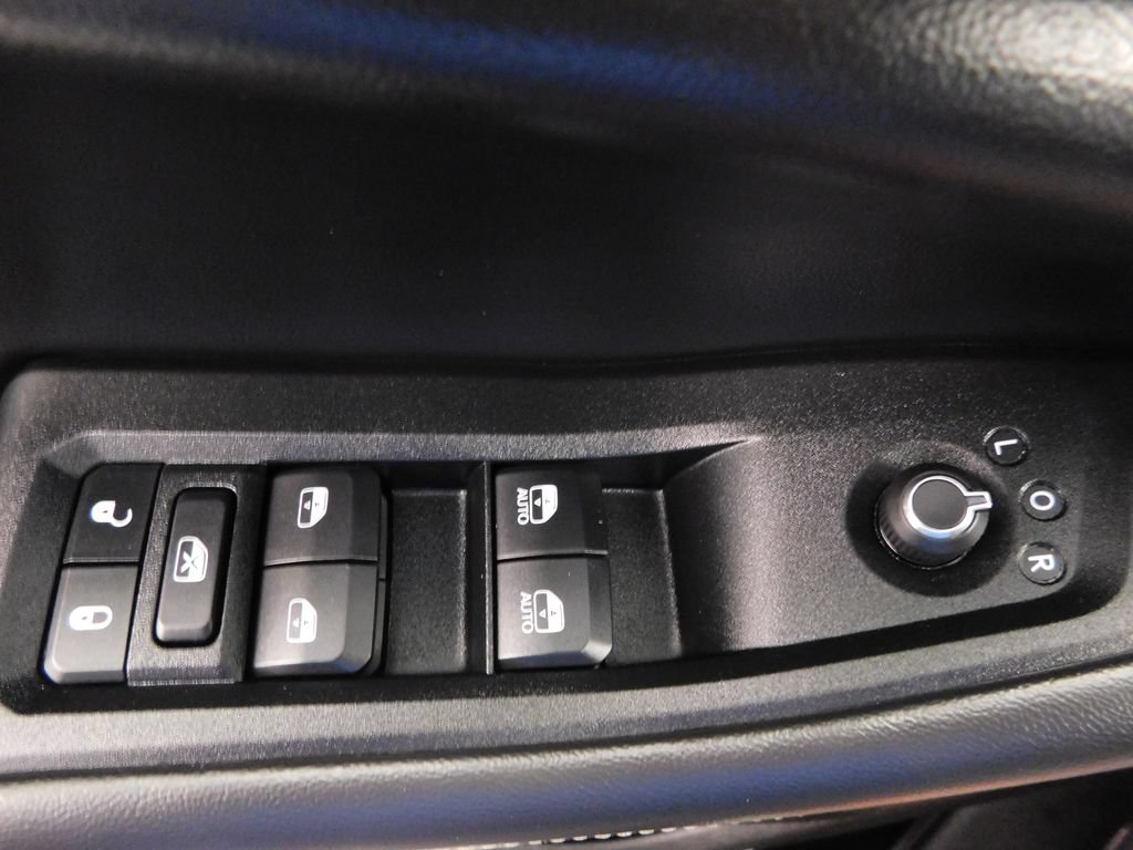 Used 2024 Jeep Grand Cherokee Limited w/ Black Appearance Package AWD/4WD image 13
