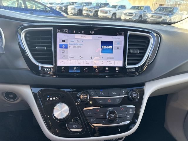 Used 2024 Chrysler Pacifica Touring-L FWD image 22