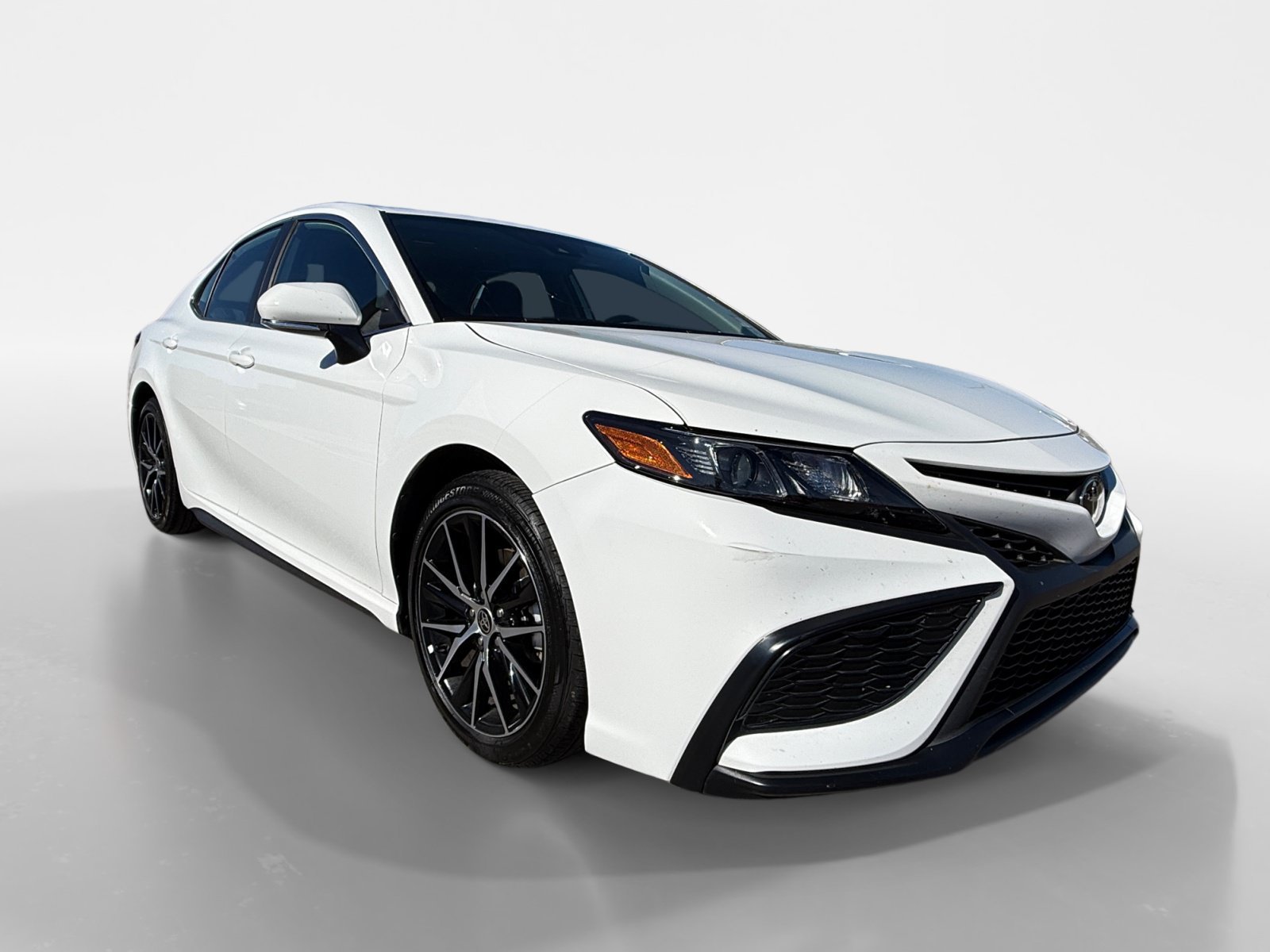 Used 2022 Toyota Camry SE w/ Carpet Mat Package (TMS) FWD image 9
