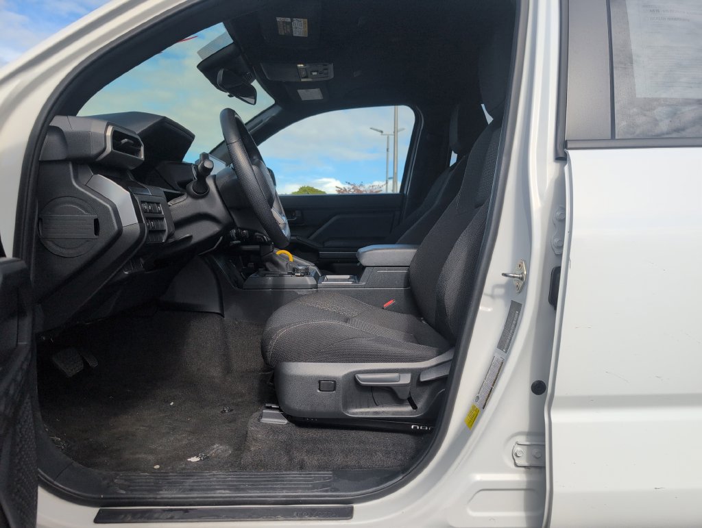 Used 2025 Toyota 4Runner SR5 AWD/4WD image 5