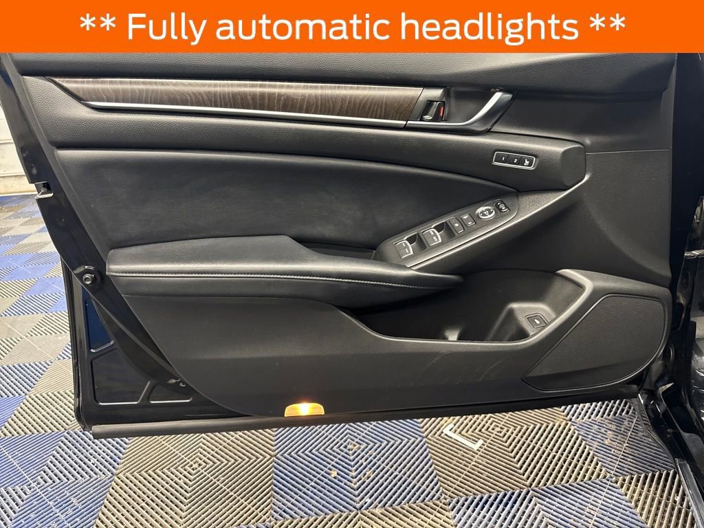 Used 2018 Honda Accord Touring image 14